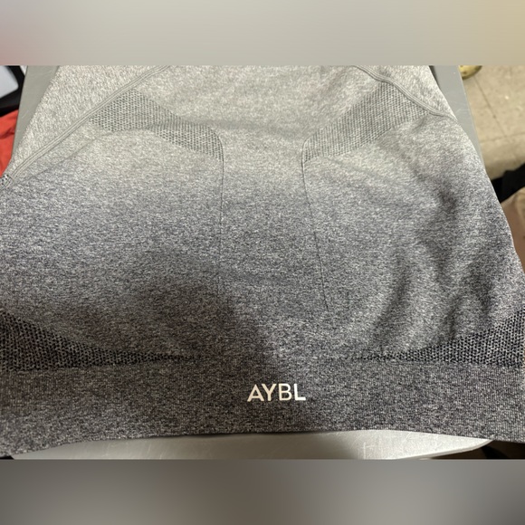Aybl Cropped workout shirt - Picture 2 of 2